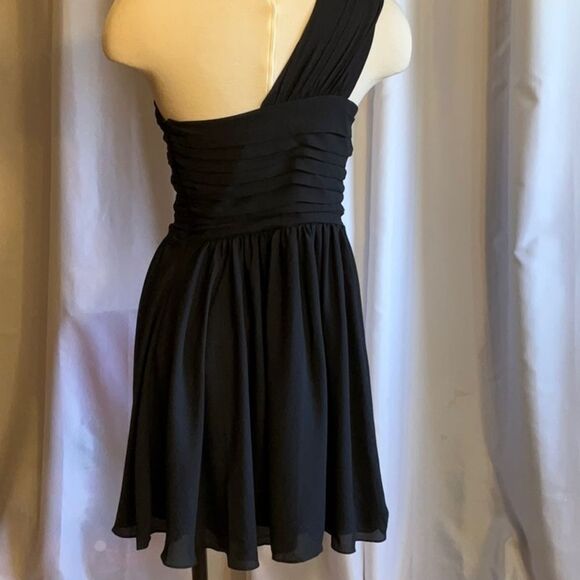 EXPRESS one shoulder black dress in size 6, pleated top - Picture 9 of 12